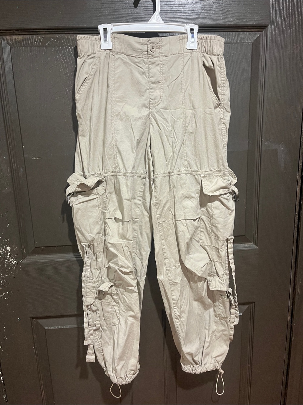 Lightweight Cargo Pants in Beige